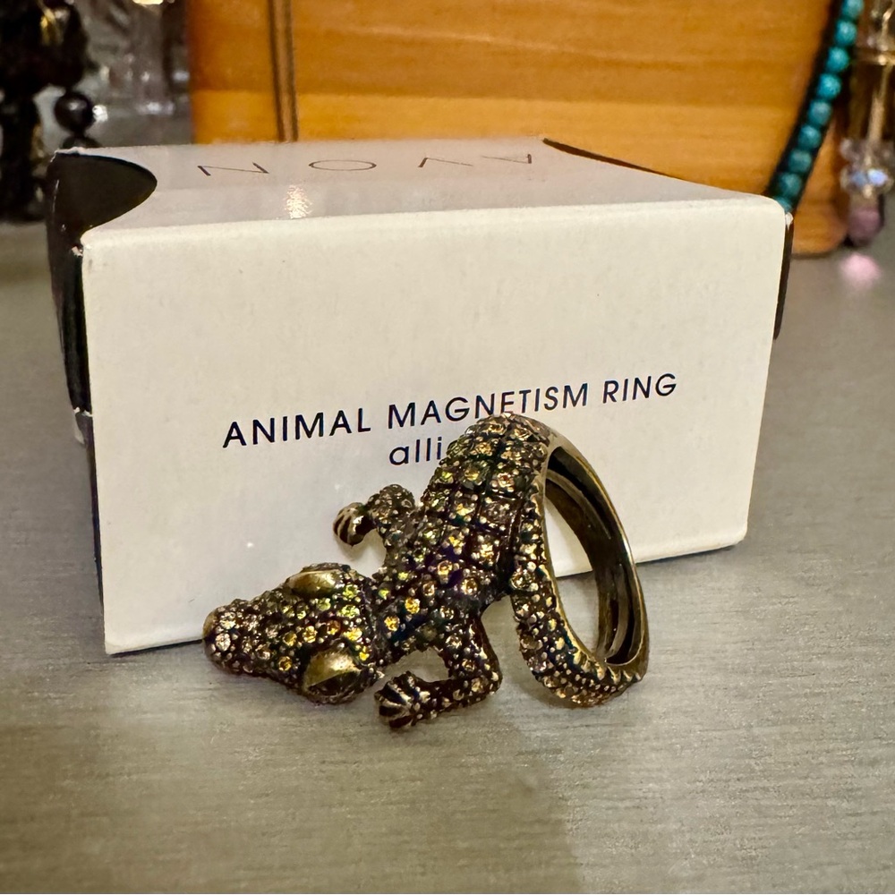 Avon Animal Magnetism Ring - Vintage new in box